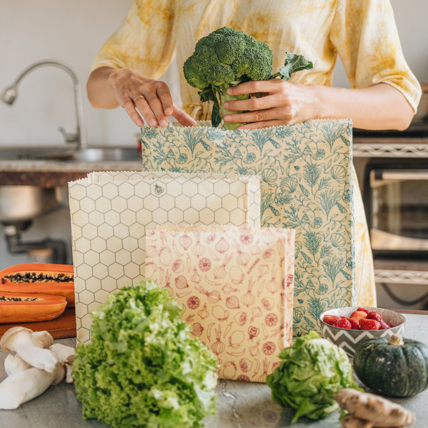 Medium Beeswax Bread Bag - Hexagonia 9" x 9" x 3"
