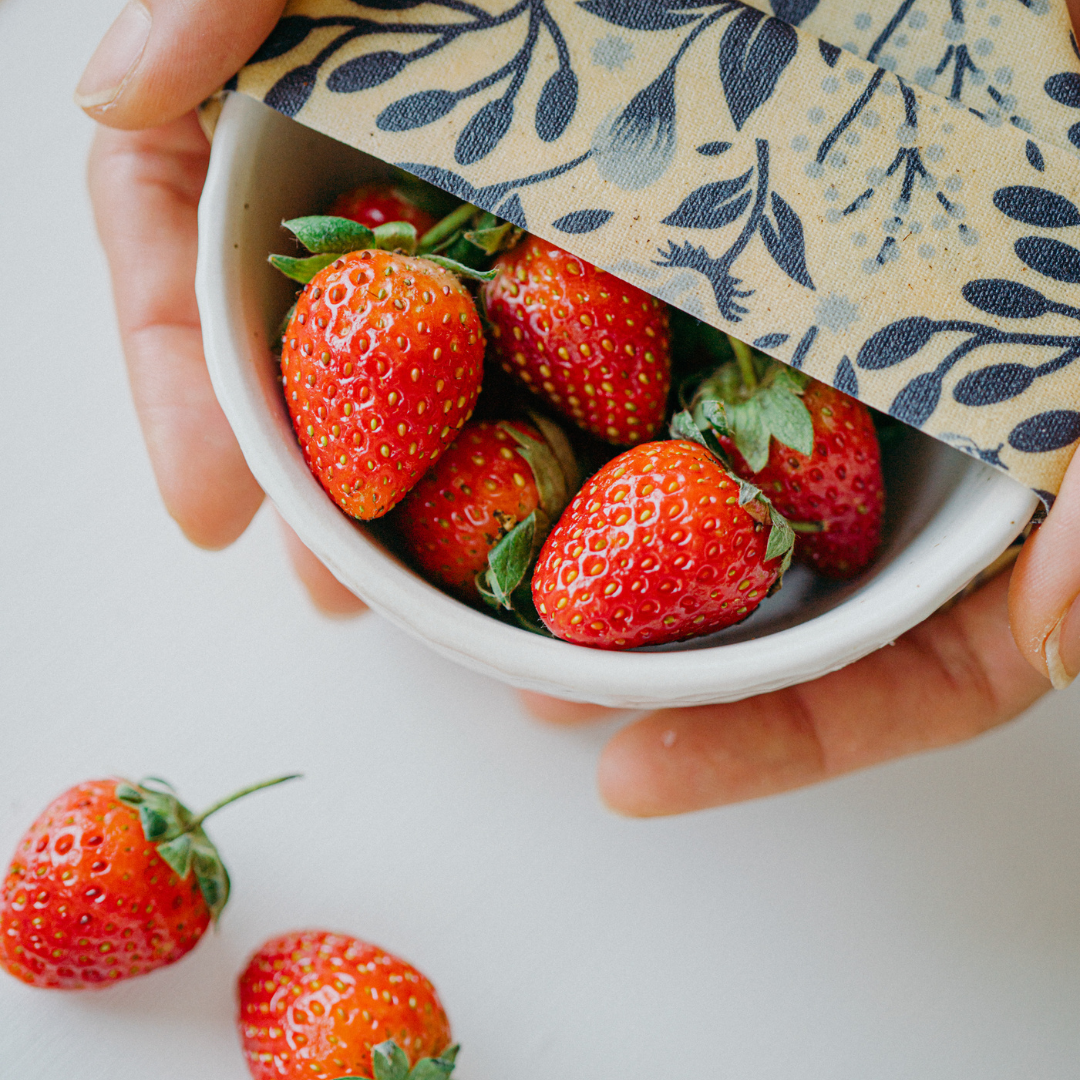 Beeswax Wrap Roll - Petite Flowers 35" x 13"
